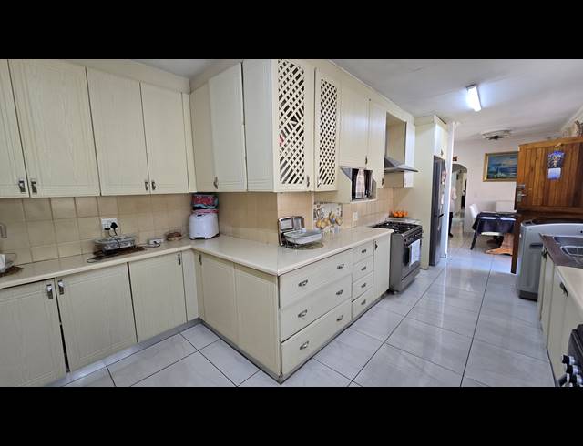 4 BEDROOM FREEHOLD FOR SALE IN ALBERTSDAL